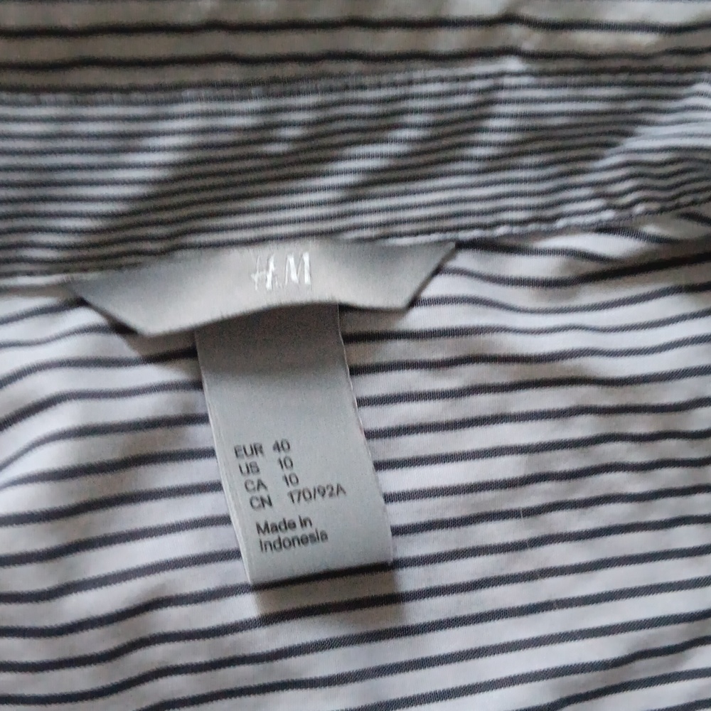 H&M blouse - Picture 2 of 6